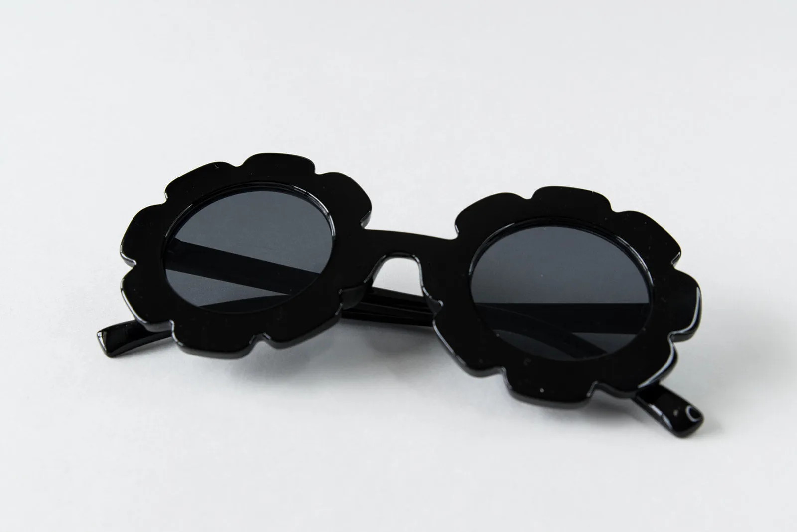 Babeehive Goods Toddler & Kid Daisy Sunglasses - Black