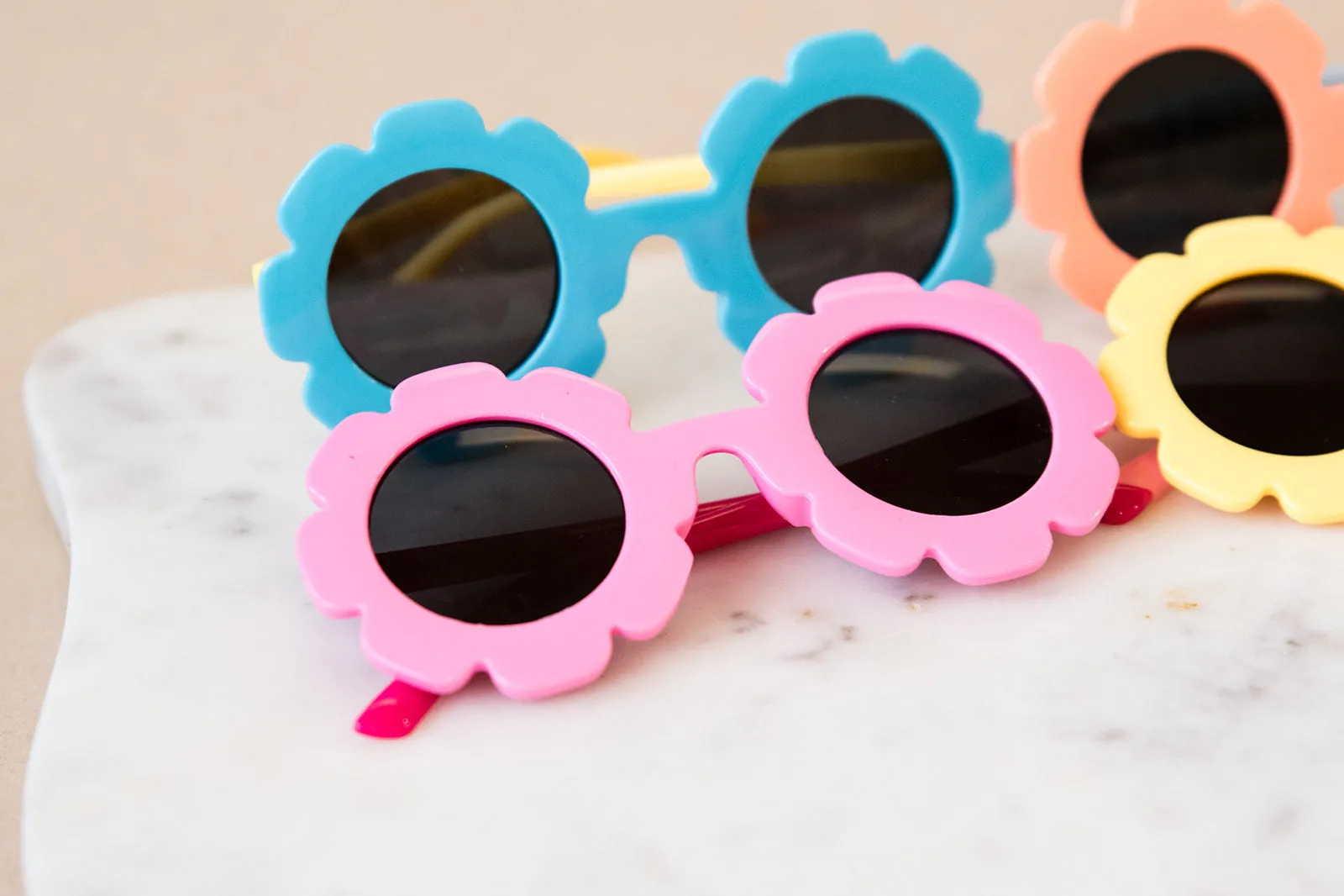 Babeehive Goods Toddler & Kid Daisy Sunglasses - Pink & Pink